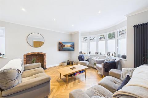 3 bedroom detached house for sale, Sought after Highdale Avenue setting