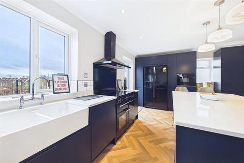 3 bedroom detached house for sale, Sought after Highdale Avenue setting
