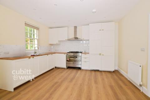 2 bedroom semi-detached house to rent, Lewes Road Haywards Heath RH17