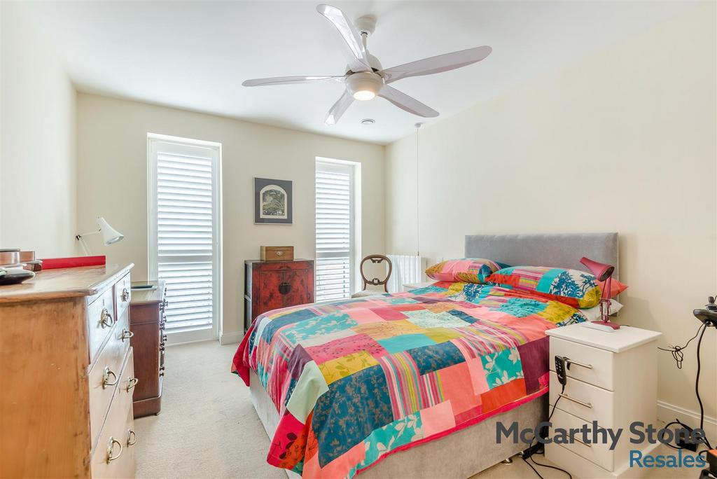 8680090-interior01.jpg