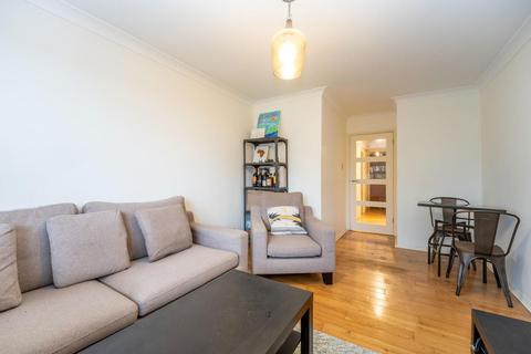 1 bedroom flat for sale, Grove Hill, London E18