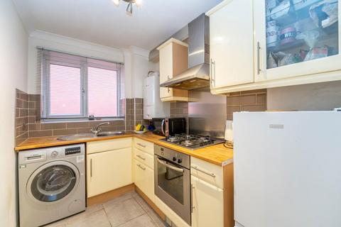 1 bedroom flat for sale, Grove Hill, London E18