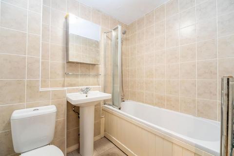 1 bedroom flat for sale, Grove Hill, London E18