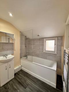2 bedroom terraced house to rent, 18 Forthbridge Road, London SW11