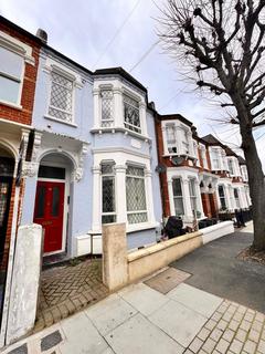 2 bedroom terraced house to rent, 18 Forthbridge Road, London SW11