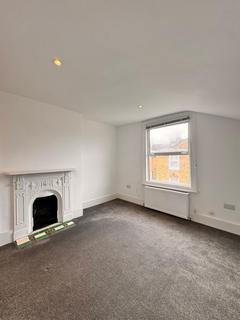 2 bedroom terraced house to rent, 18 Forthbridge Road, London SW11