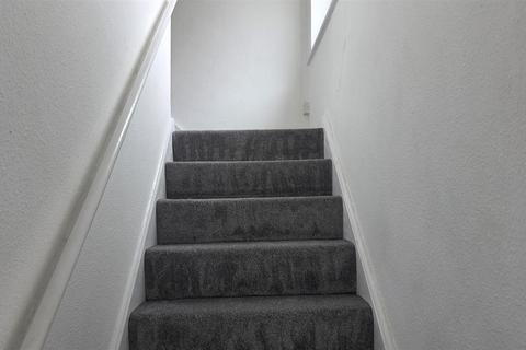 2 bedroom house to rent, Fulham Close, Uxbridge
