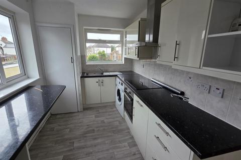 2 bedroom house to rent, Fulham Close, Uxbridge
