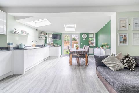 2 bedroom terraced house for sale, Aynho Street, Watford, WD18