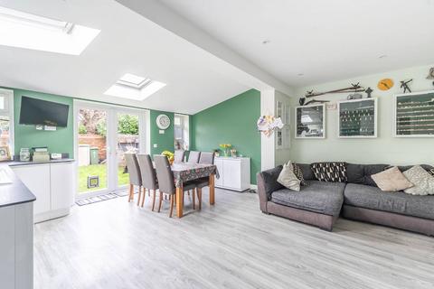 2 bedroom terraced house for sale, Aynho Street, Watford, WD18