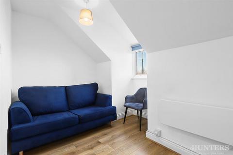 2 bedroom flat to rent, Tynemouth Road, London, N15