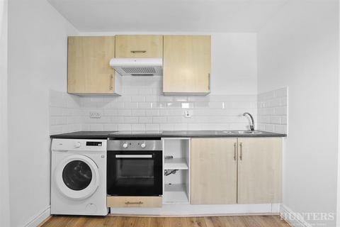 2 bedroom flat to rent, Tynemouth Road, London, N15
