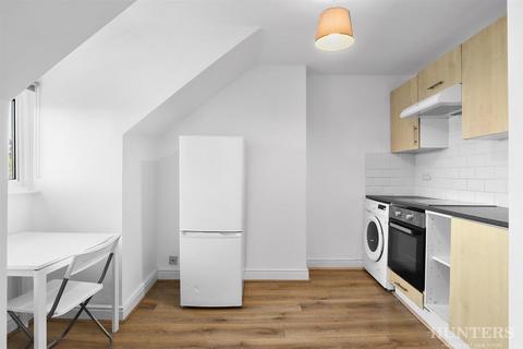 2 bedroom flat to rent, Tynemouth Road, London, N15