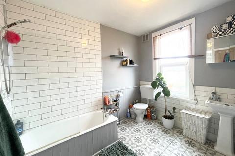 2 bedroom terraced house to rent, Beecroft Mount, Leeds, West Yorkshire, LS13