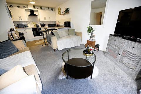 2 bedroom flat to rent, Horsforth House, Flat 4