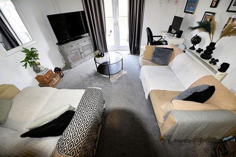 2 bedroom flat to rent, Horsforth House, Flat 4
