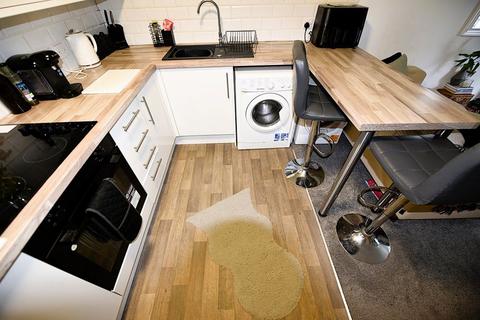 2 bedroom flat to rent, Horsforth House, Flat 4