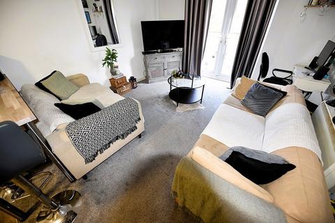 2 bedroom flat to rent, Horsforth House, Flat 4