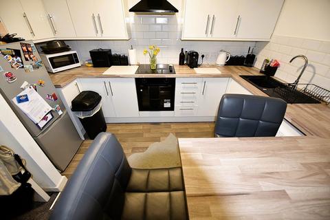 2 bedroom flat to rent, Horsforth House, Flat 4