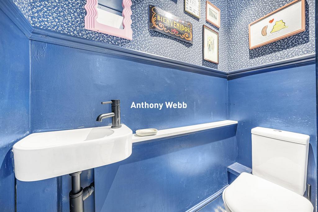 Ground floor cloak room