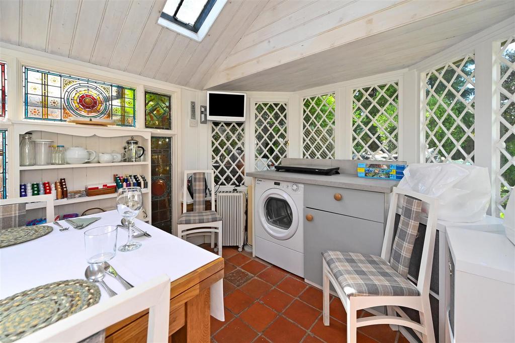 Summerhouse/Dining Room