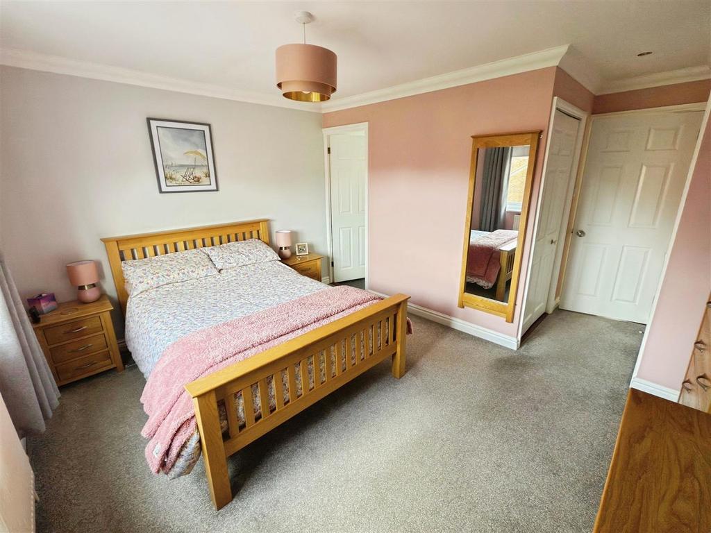 87fdcbfd-Master 20 Bedroom.jpg
