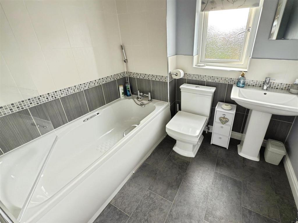 B39f3799-Bathroom.jpg