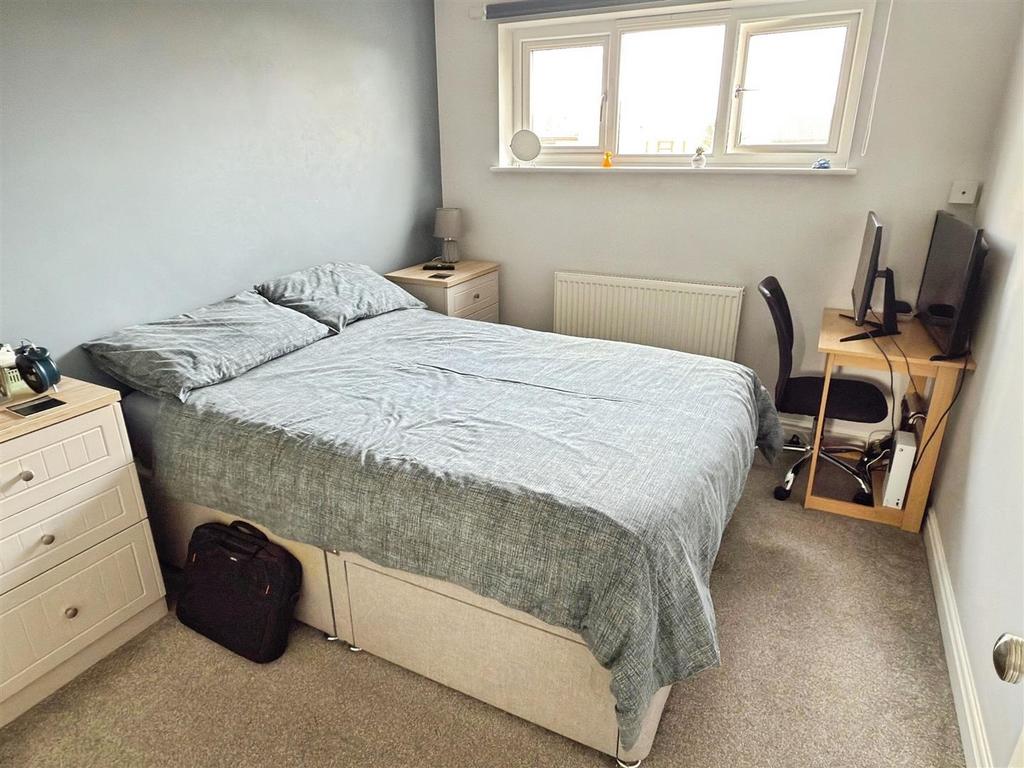 E8cf70a7-Bed 202.jpg