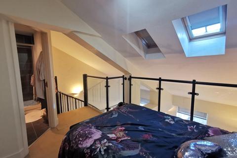 1 bedroom duplex to rent, Textile Street, Dewsbury, West Yorkshire, UK, WF13