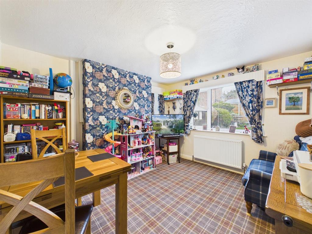Dining room: