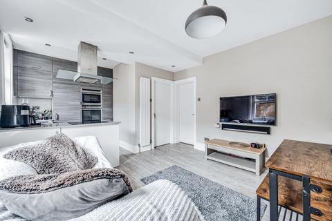 2 bedroom flat for sale, Queen's Club Gardens, W14 9RS