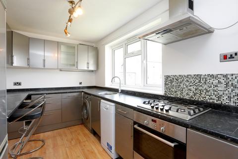 2 bedroom flat to rent, South Place, Surbiton, KT5