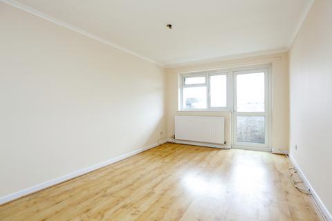 2 bedroom flat to rent, South Place, Surbiton, KT5