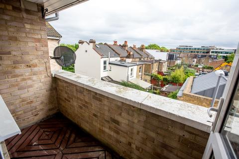 2 bedroom flat to rent, South Place, Surbiton, KT5