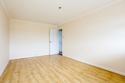 2 bedroom flat to rent, South Place, Surbiton, KT5