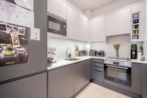 1 bedroom flat for sale, Woking,  Surrey,  GU21