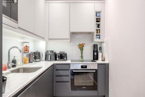 1 bedroom flat for sale, Woking,  Surrey,  GU21