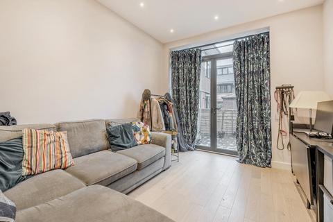 1 bedroom flat for sale, Woking,  Surrey,  GU21