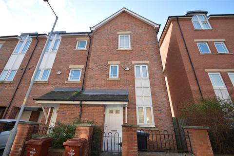 4 bedroom house to rent, Mackworth Street, Manchester M15