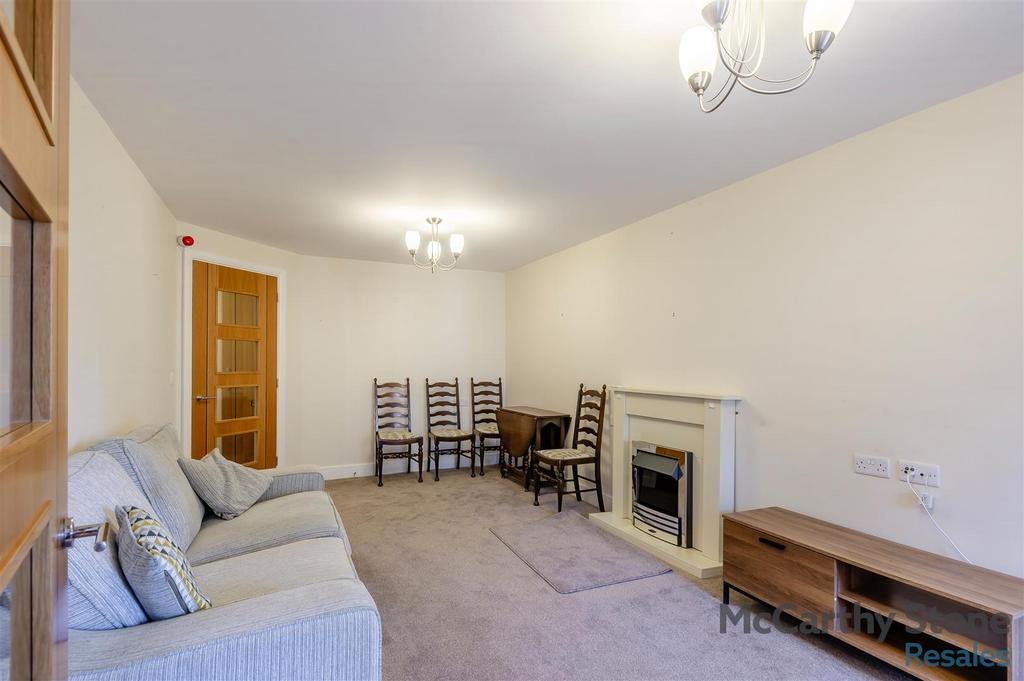 8678640-interior06.jpg