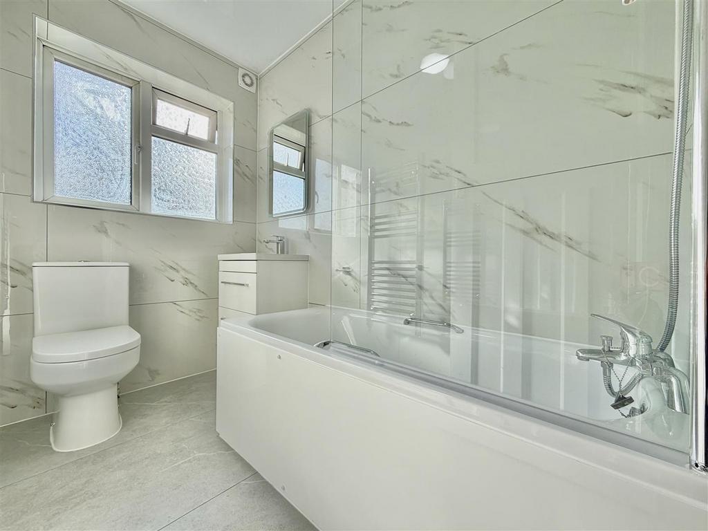 Family Bathroom/ WC