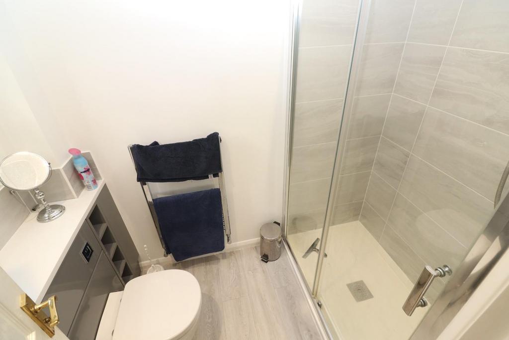 En-suite Shower Room/WC