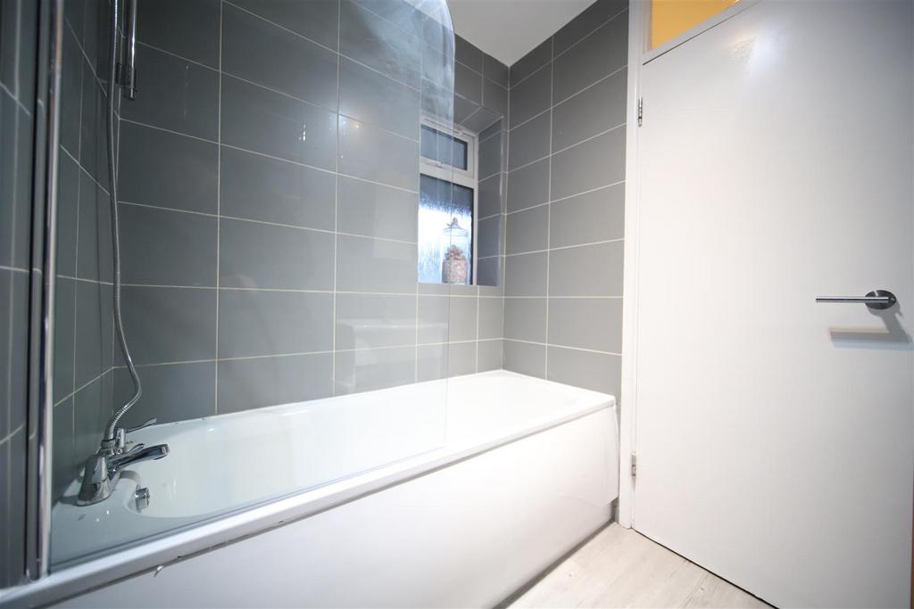 Bathroom 2.jpg