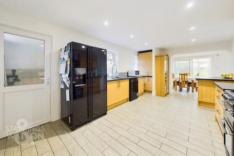 5 bedroom detached bungalow for sale, Hillside, Norwich NR14