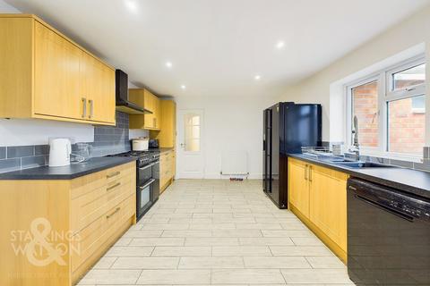 5 bedroom detached bungalow for sale, Hillside, Norwich NR14