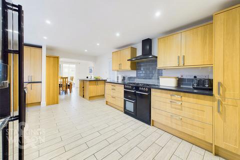 5 bedroom detached bungalow for sale, Hillside, Norwich NR14