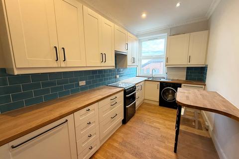 2 bedroom flat to rent, Windmill Hill, ENFIELD