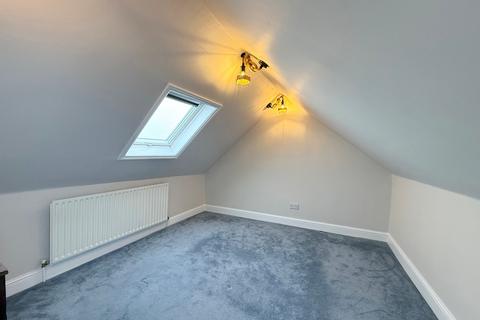 2 bedroom flat to rent, Windmill Hill, ENFIELD