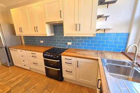 2 bedroom flat to rent, Windmill Hill, ENFIELD