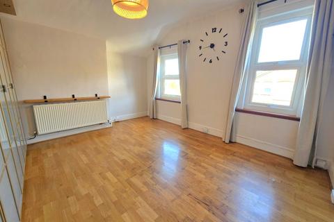 2 bedroom flat to rent, Windmill Hill, ENFIELD